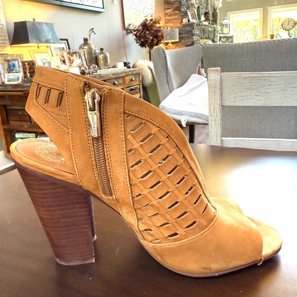 VINCE CAMUTO Tan Suede Sandals - Size 8.5 - Picture 2 of 16